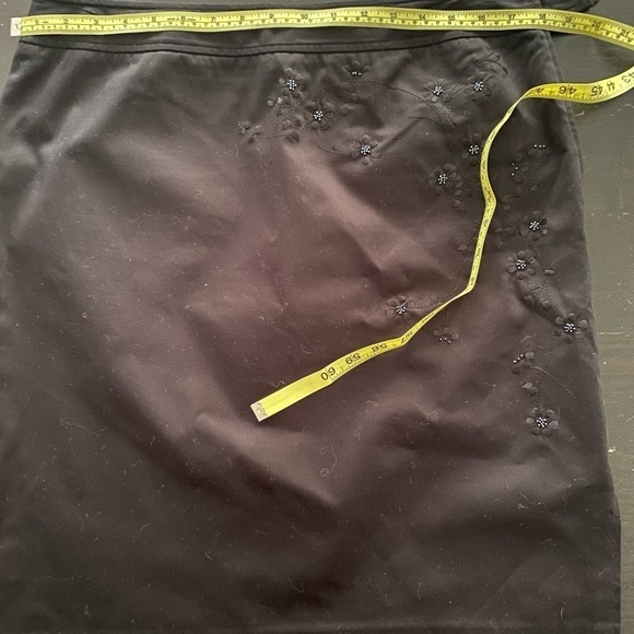 Anne Klein | black pencil skirt  with embroidery. Size 14 - Picture 7 of 13